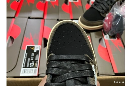 Hyperoad (KIDS)TRAVIS SCOTT JORDAN 1 'MOCHA' X LOW AIR 1011